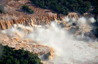 Illustration for article titled The IguazĂș Falls overflow in flood of biblical proportions